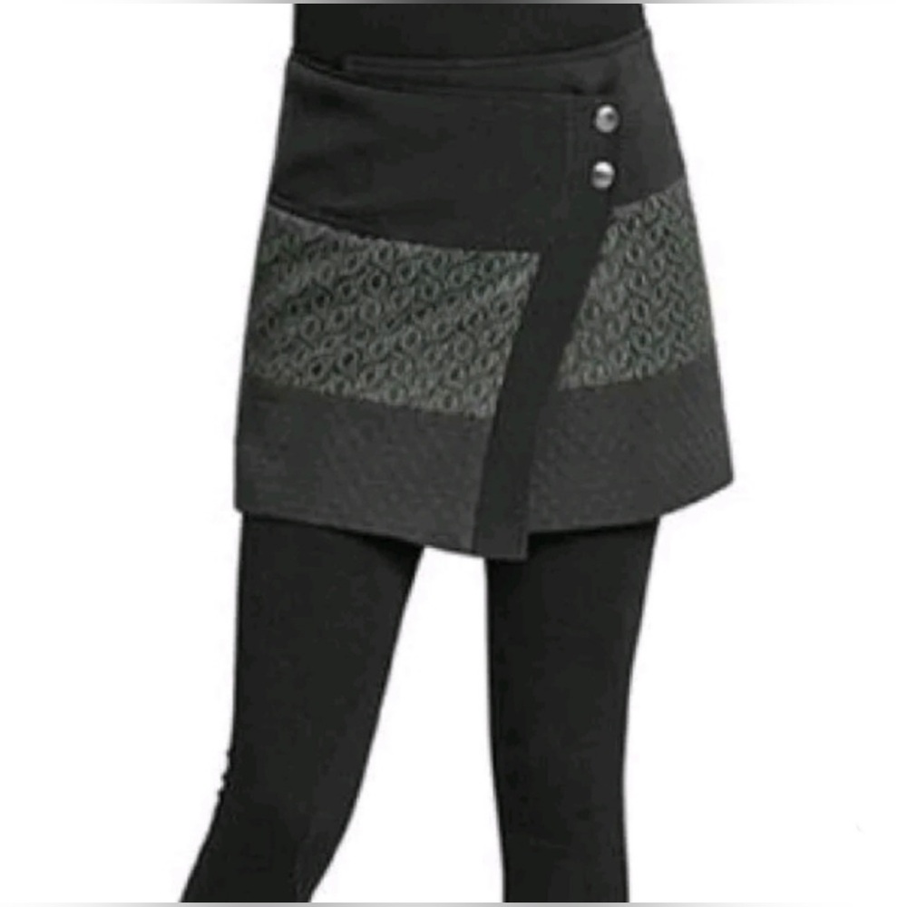 CAbi #926 Swathe Mini Wrap Skirt Black Quilted Textured Asymmetrical Knit Pocket